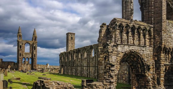 Edinburgh: St Andrews, Dunfermline Abbey and Fife Coast Tour