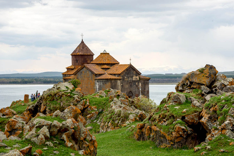 Group Tour: Hayravank, Noratus, Selim, Winery, Jermuk