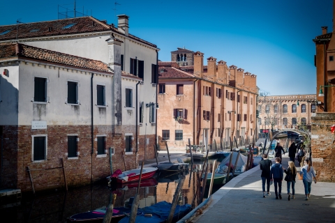 Venedig: Fototour mit professionellem FotografenKarneval Fotoerlebnis