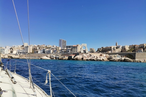 Au départ de Marseille : Tour en voilierAu départ de Marseille : Tour de la baie des singes et du rocher des Goudes à la voile