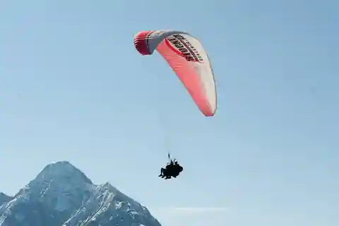 Mayrhofen: Paragliding-Flugerlebnis über den Bergen