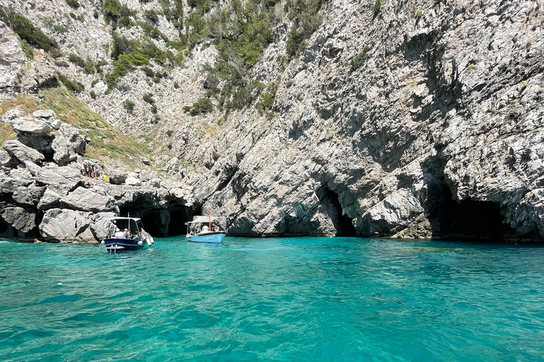 Capri: Secret Corners Boat Tour with Local Skipper