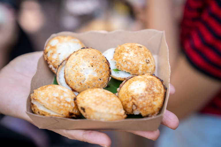 Bangkok: Flower Market and Food Night Tour by Tuk Tuk Group Tour