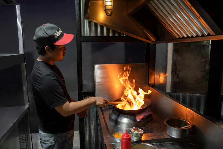 Bangkok: Flower Market and Food Night Tour by Tuk Tuk Group Tour