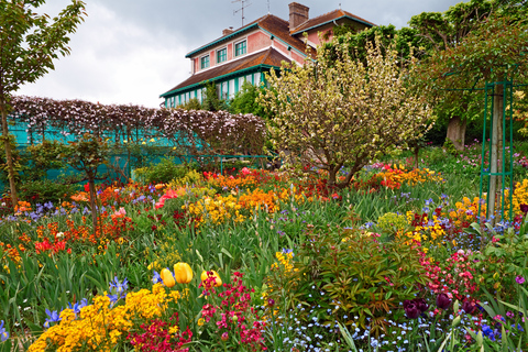 Vanuit Parijs: Dagtocht met gids naar Giverny en het paleis van Versailles