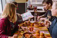 Warschau, Mittag- oder Abendessen im Hard Rock Cafe mit Skip-the-Line - Housity