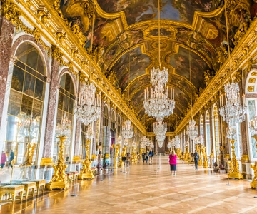 From Paris: Versailles Palace Guided Tour with Bus Transfers