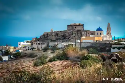 From Oia & Thera: Santorini Villages Guided Tour with Pickup