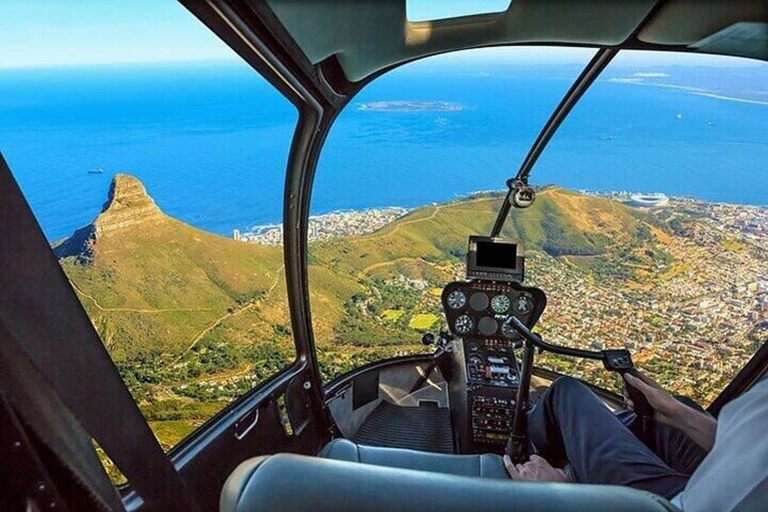 Von Santorin aus: Privater One-Way-Hubschrauberflug zu den InselnHubschrauberflug von Santorin nach Folegandros