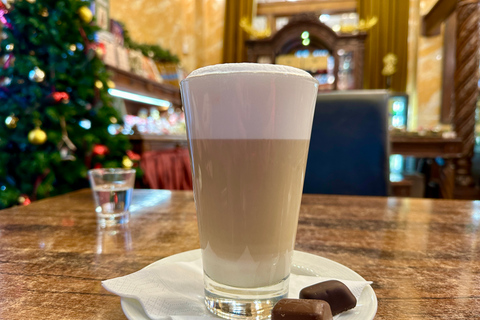 Budapest: tour della caffetteria con degustazione di caffè e dessertBudapest Urban Treats - Tour della caffetteria e dei dessert