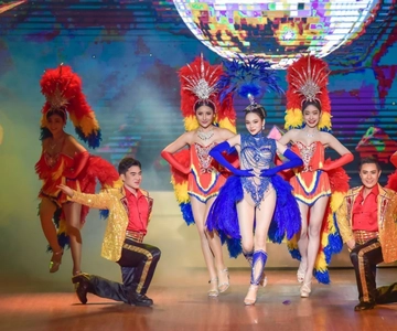 Bangkok: Skip-the-Line Golden Dome Cabaret Show Tickets