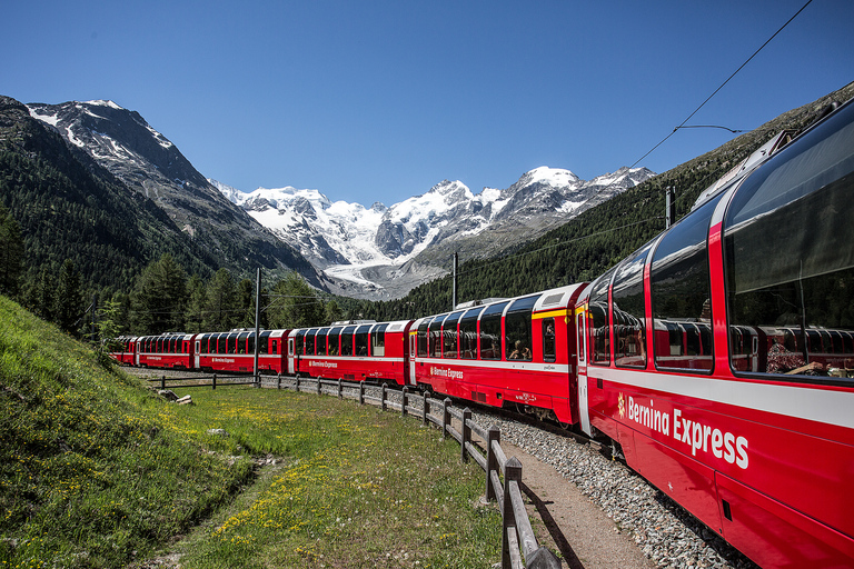 De Como: Moritz e Tirano com a Bernina ExpressDe Como: viagem a St. Moritz e Tirano com Bernina Express