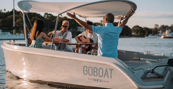 Sydney: Elektrobootverleih am Cabarita Point