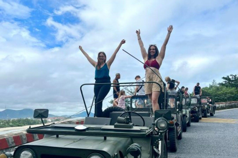 De Hoi An: Passe turístico de Hai Van, baía de Lang Co e cidade de Hue em um jipe ...De Hoi An: Passe Turístico de Hai Van, Baía de Lang Co e Cidade de Hue em Jeep ...