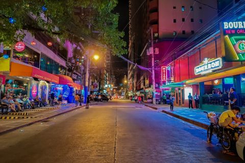 Makati: Población Pub Crawl with Welcome Shots