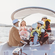 Canberra: Electric Picnic Boat Rental
