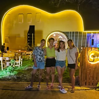 Panglao Island: Alona Beach Guided Pub Crawl with Drinks