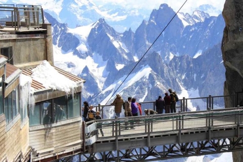 Depuis Genève : Transfert privé à Chamonix Mont BlancAccueil à l'aéroport en direction de Chamonix Mont Blanc