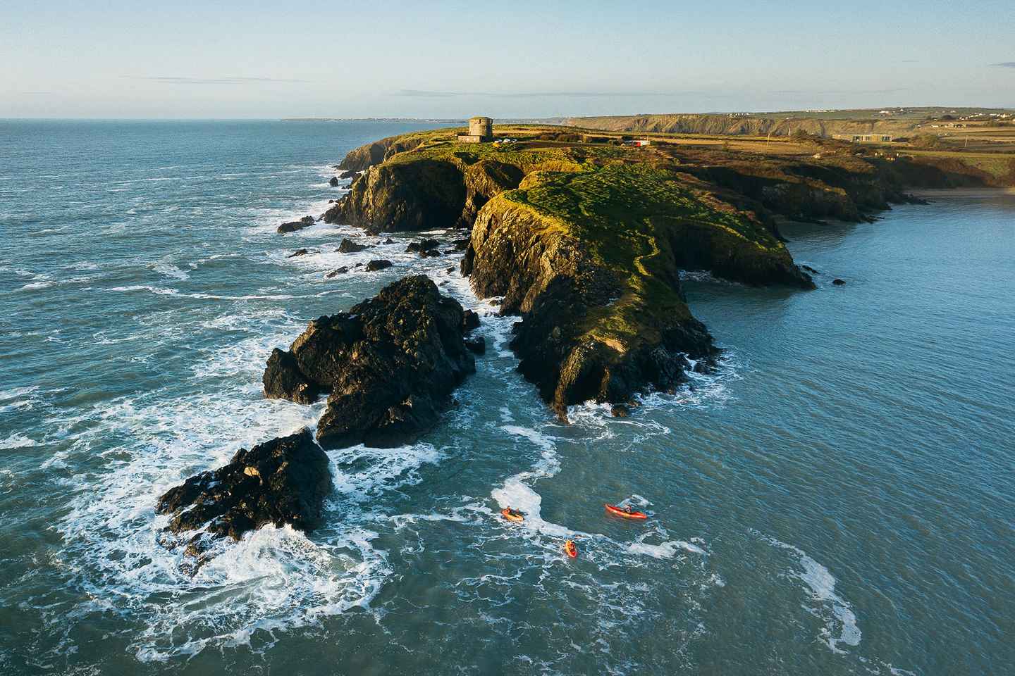 “威克斯福德:胡克半岛海洋洞穴皮划艇探险”