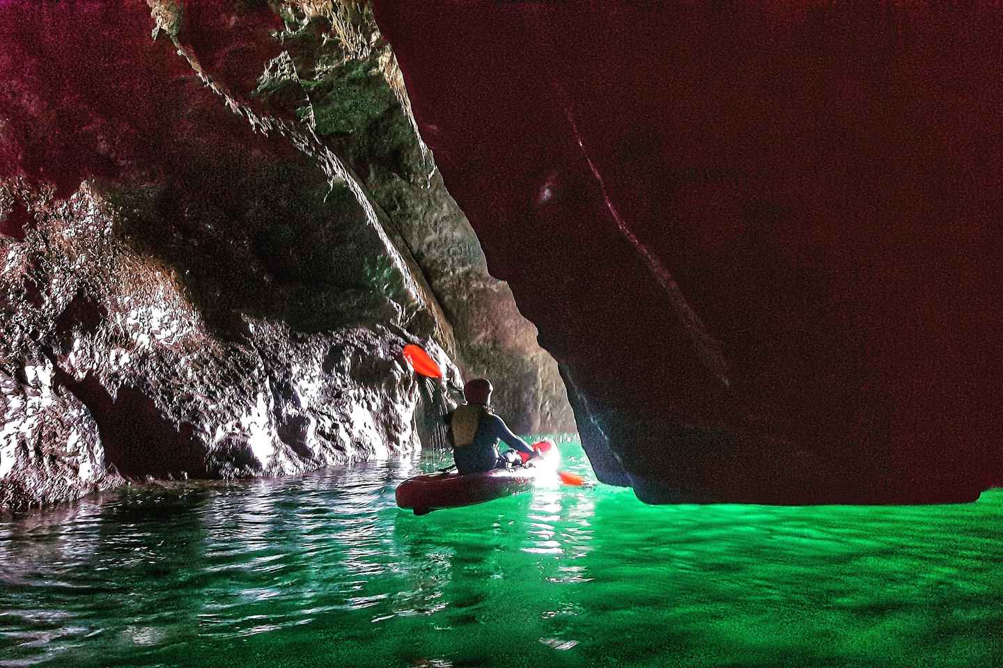 “威克斯福德:胡克半岛海洋洞穴皮划艇探险”
