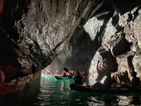 La péninsule de crochet, l'expérience de kayak de grotte maritime avec l'équipement - Housity