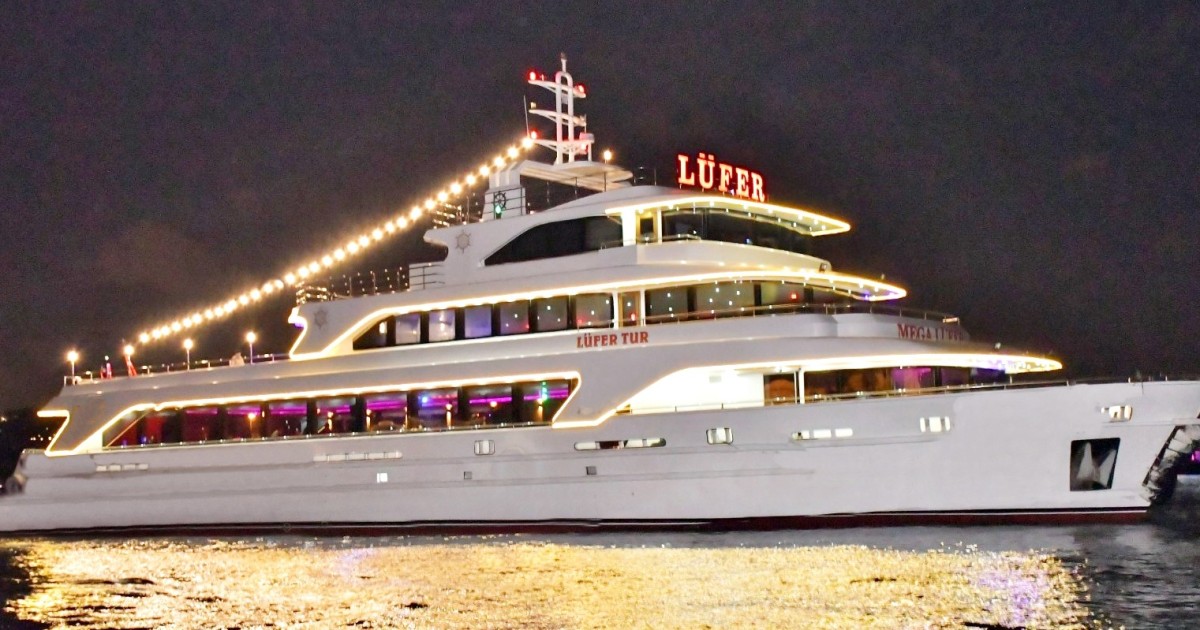 bosphorus dinner cruise & show with private table