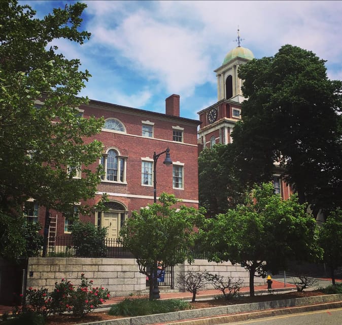 Beacon Hill History + Scenic Photo Walking Tour (Small Group)