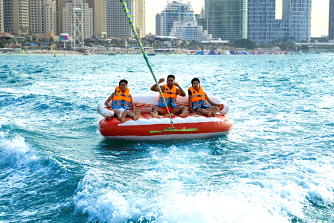 Dubaï : Excursion à bord d'un bateau à moteur tirant des beignets à JBR