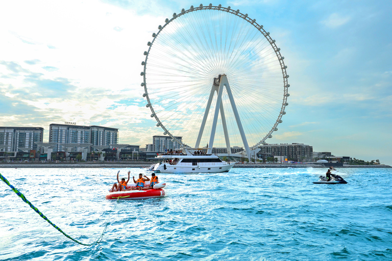 Dubaï : Excursion à bord d'un bateau à moteur tirant des beignets à JBR