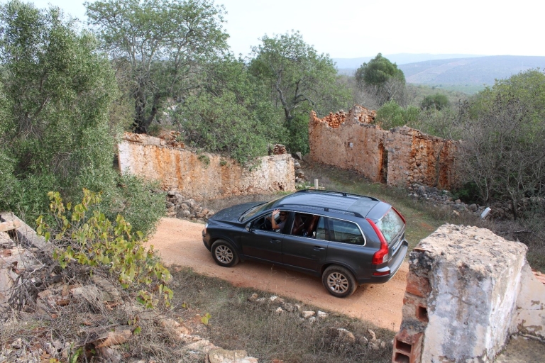 Algarve: Skaliste wybrzeże i zaplecze w SUV-ie Volvo XC90Algarve: Prywatna wycieczka terenowa 4x4 po Rocky Coast z napojami