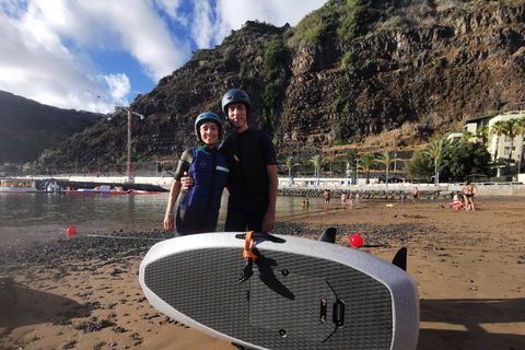 Aula de prancha de surf Efoil na praia da CalhetaAula de prancha de surf E-foil na praia da Calheta