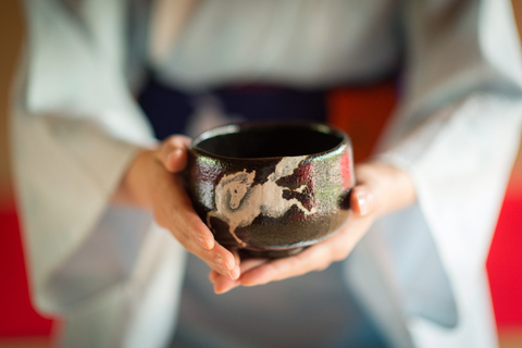 Cérémonie du thé à Kyoto avec une vue imprenable sur le jardinCérémonie de thé privée au Garden Teahouse