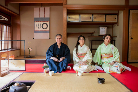 Cérémonie du thé à Kyoto avec une vue imprenable sur le jardinCérémonie de thé privée au Garden Teahouse