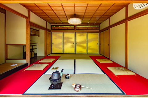 Cérémonie du thé à Kyoto avec une vue imprenable sur le jardinCérémonie de thé privée au Garden Teahouse