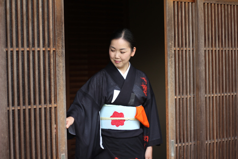 Cérémonie du thé à Kyoto avec une vue imprenable sur le jardinCérémonie de thé privée au Garden Teahouse