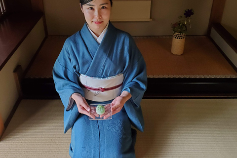 Cérémonie du thé à Kyoto avec une vue imprenable sur le jardinCérémonie de thé privée au Garden Teahouse