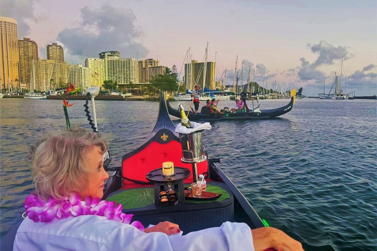 Waikiki: Valentines Day Venetian Gondola Cruise Tour Shared Gondola