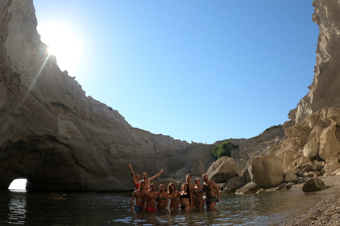 Milos : Croisière d'une journée en catamaran avec paddle board