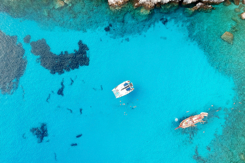 Milos: catamarancruise van een hele dag met paddleboard