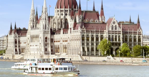 Budapest: Guided Tour of the Parliament Building in Spanish