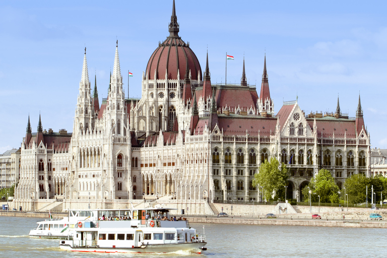 Budapest: Guided Tour of the Parliament Building in Spanish Hungarian Parliament Tour for EU Citizens