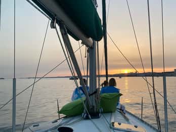 Lisbona: crociera al tramonto sul fiume Tago con drink di benvenuto