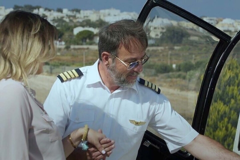 Chania : Transfert en hélicoptère privé vers les îles grecques (aller simple)Chania : Transfert en hélicoptère privé à Santorin (aller simple)