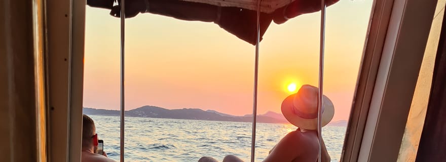 Dubrovnik : Croisière privée sur la mer avec coucher de soleil et vin
