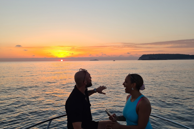 Dubrovnik: Private Sonnenuntergangs-Kreuzfahrt auf dem Meer mit Wein
