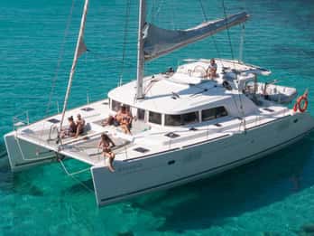 From Adamas: Milos and Poliegos Catamaran Cruise with Lunch