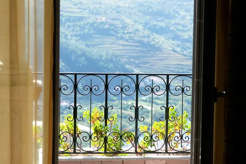 Porto: Private Tour - Wineries, Tastings, Picnic, boat trip