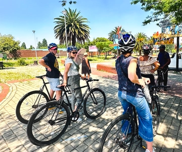 Soweto: passeio guiado de bicicleta com almoço