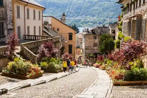 Da Milano: Tour del Lago Maggiore alla guida di un'auto d'epoca