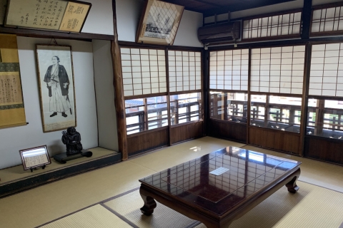 Kioto: piesza wycieczka z przewodnikiem po Fushimi z opcją prywatnąGrupowa piesza wycieczka po Fushimi